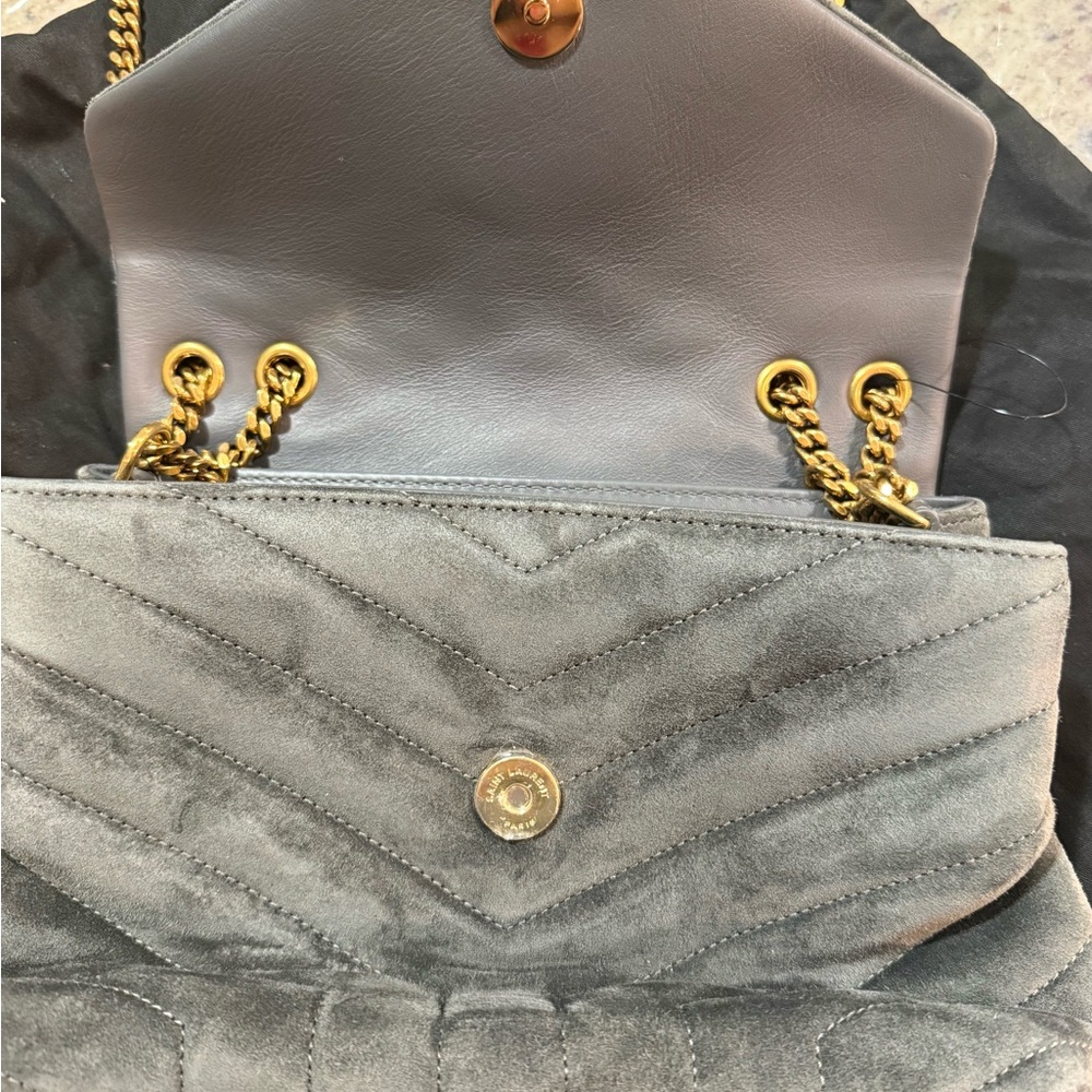 Yves Saint Laurent
Small Loulou Matelass Suede Shoulder Bag
Color: 1112 STORM - Picture 6 of 12